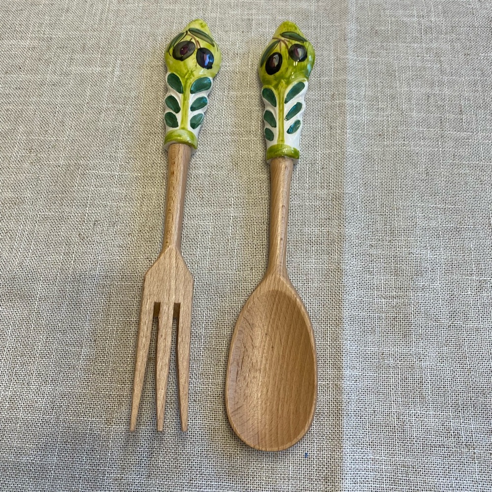 Ceramic and wood salad serving set.